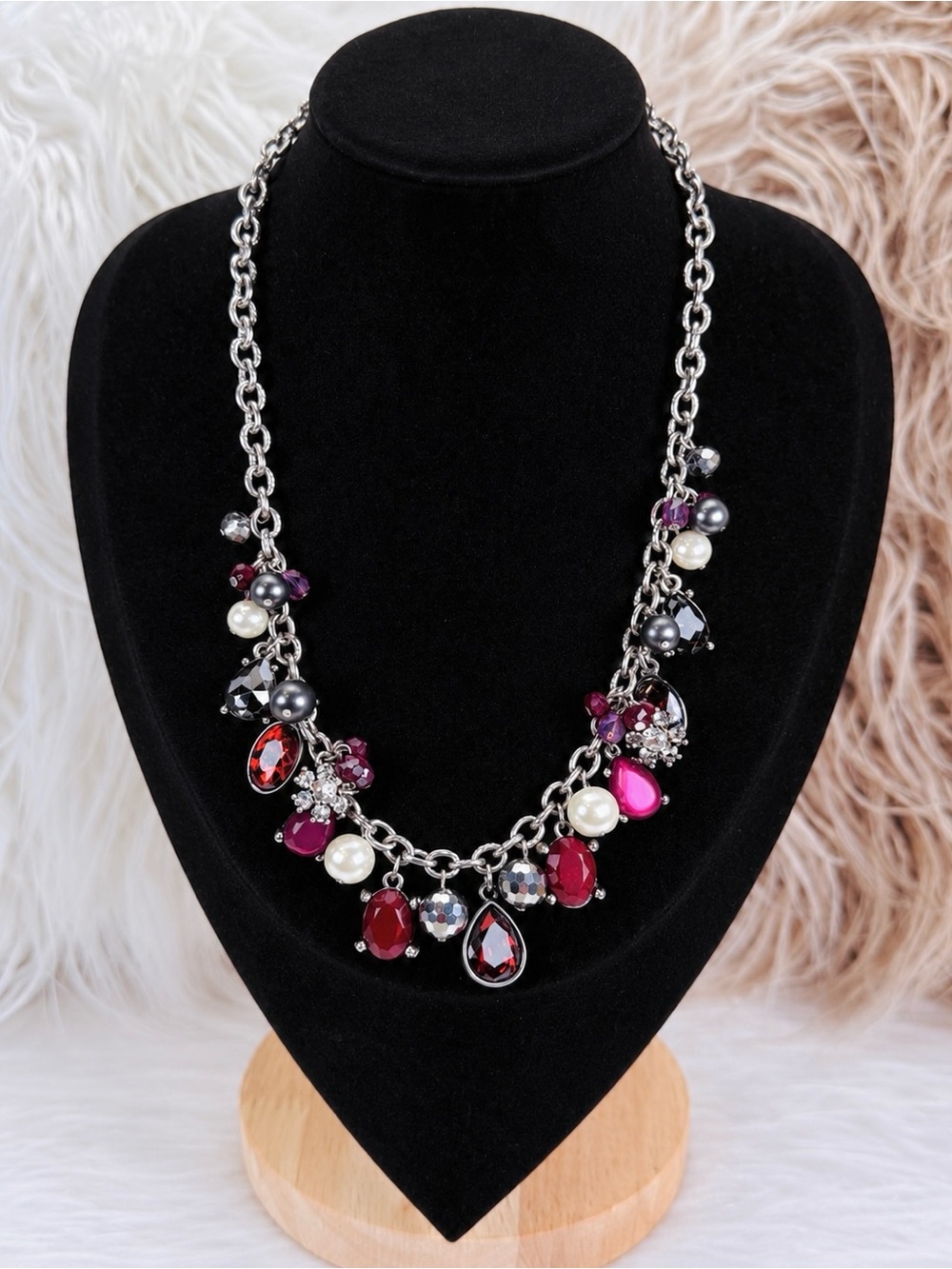 Vintage White House, black market Silvertone multicolor stone Dangle Necklace